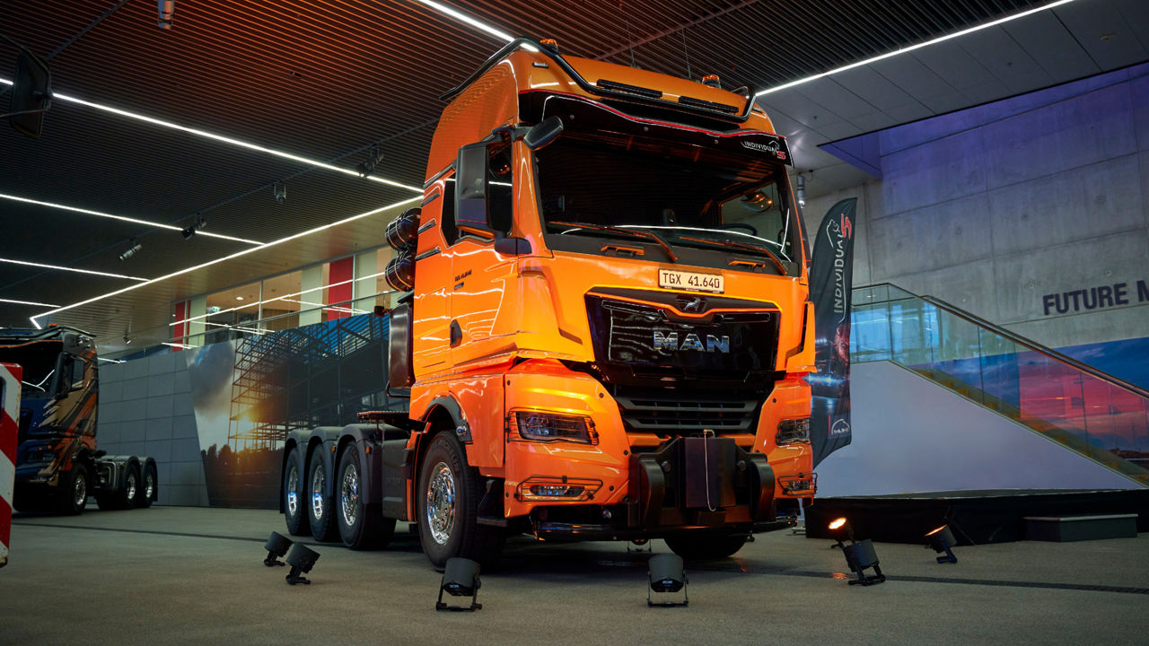 1-man-carga pesada-250-toneladas-16x9.jpg